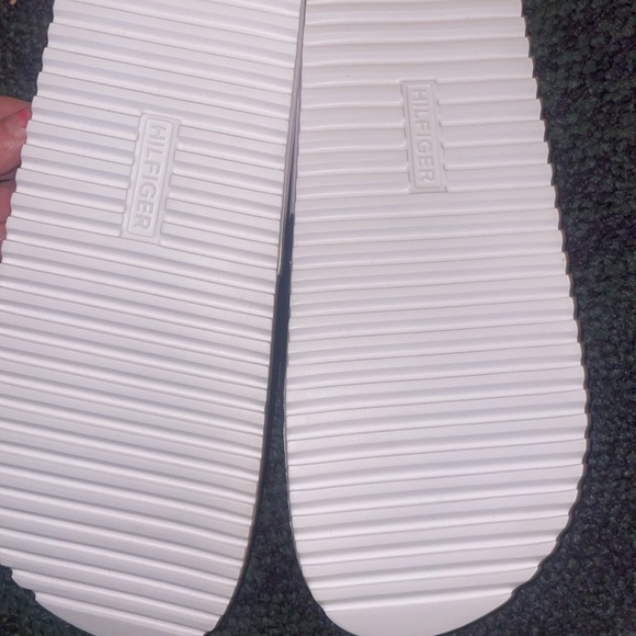 Brand new with out tag Tommy Hilfiger men’s slides sz 13 - Picture 4 of 4